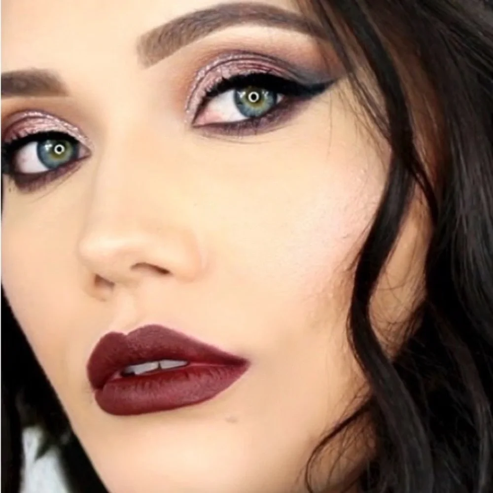 Urban Decay HEX Rich Burgundy Lip liner